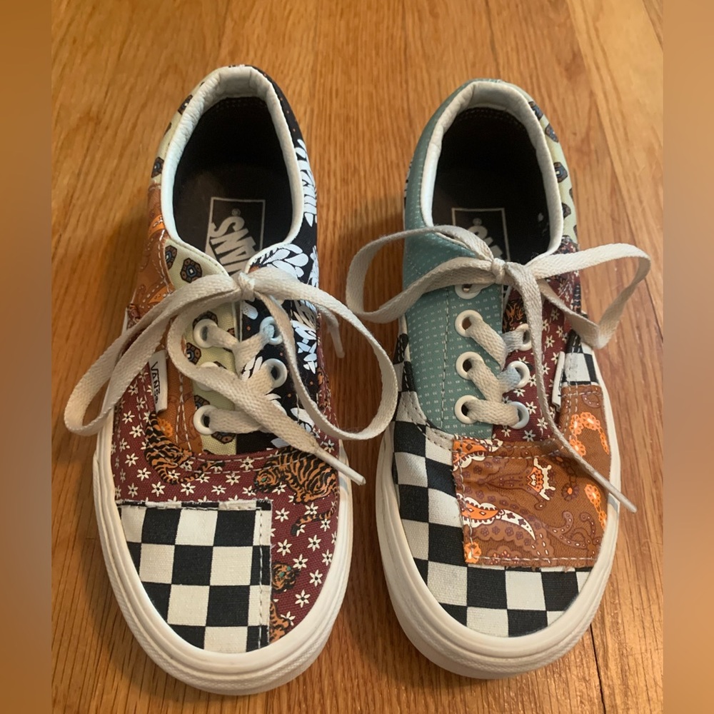 Kids/ Girls Vans Sz 4 excellent condition!